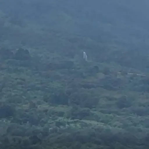 Catarata vista en faldas del volcán de agua ,