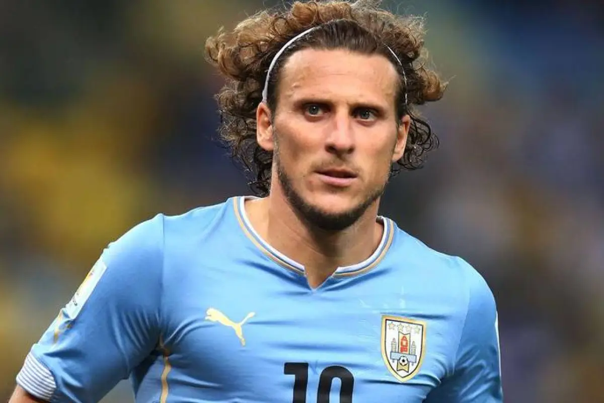 Diego Forlán anuncia su retiro definitivo del fútbol profesional, 