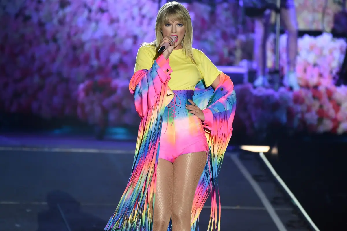 af80986f-d021-400d-b2e1-23020c39f764-AP_Music_Taylor_Swift_Video, 