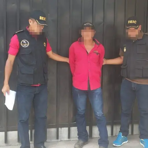 Lo capturan por arrojar a un pozo a una niña de un año