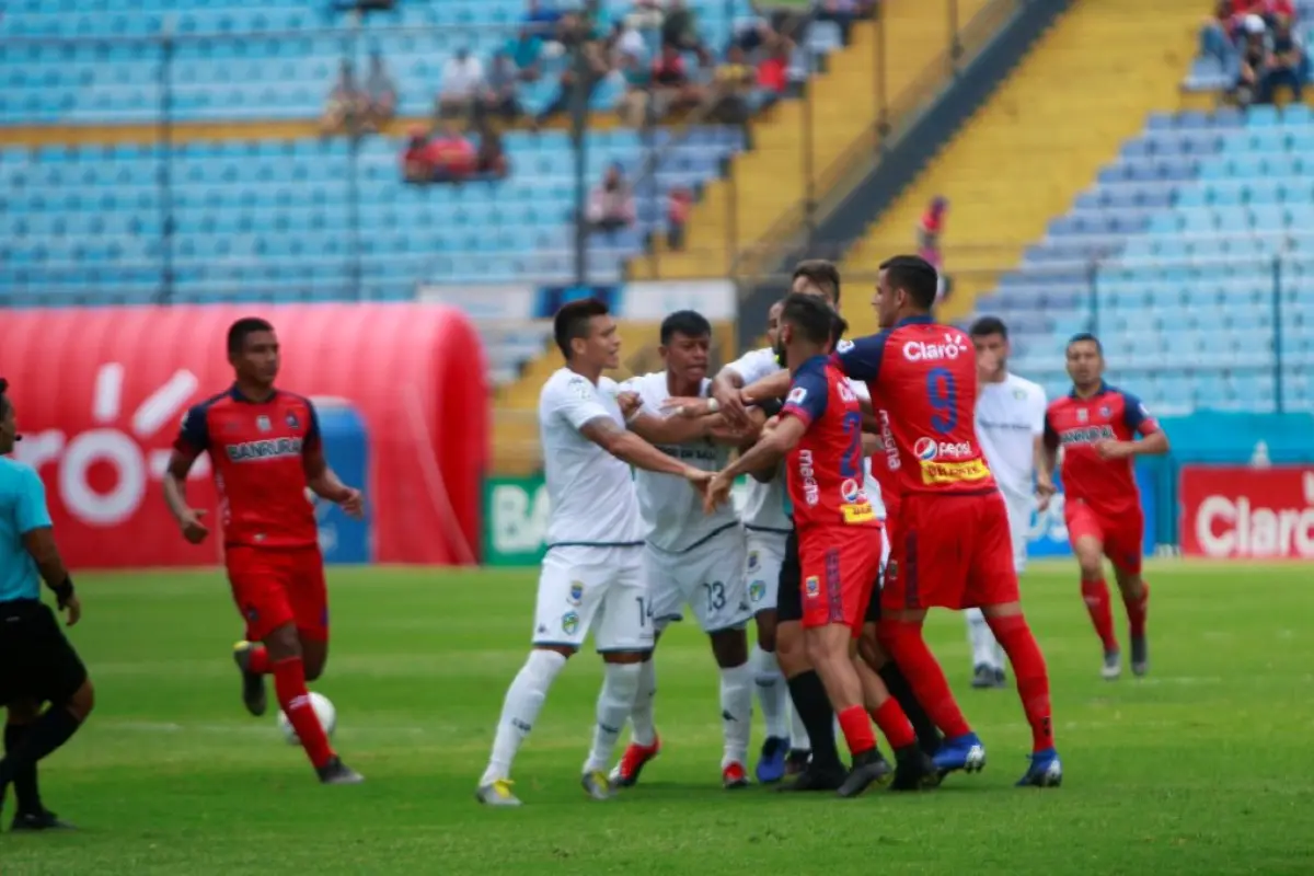 bronca-clásico-307-municipal-comunicaciones-emisoras-unidas-, 