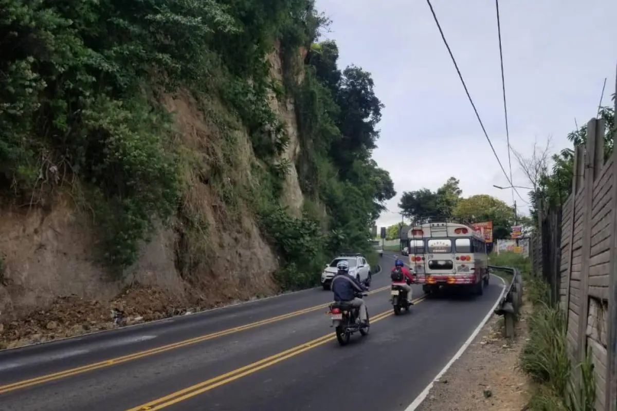 Derrumbe en la carretera hacia Boca del Monte, Villa Canales. Foto: Conred.
