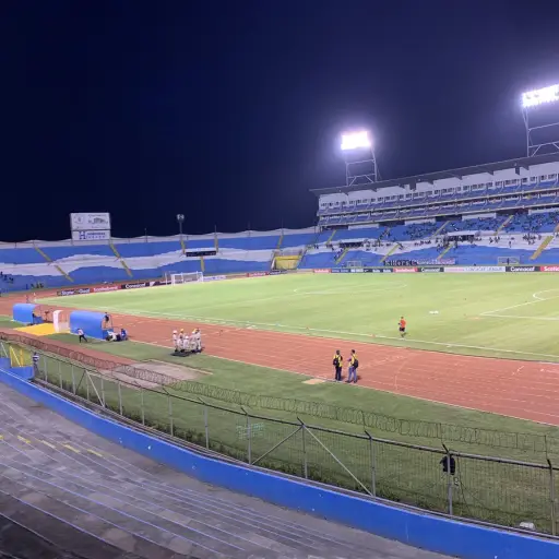 estadio Olimpico Metropolitano de San Pedro Sula - Honduras - Liga CONCACAF 2019 - Cremas - Olimpia - Emisoras Unidas ,
