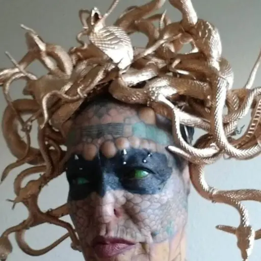 La impactante historia del exbanquero que dejó todo para convertirse en un reptil-005 ,