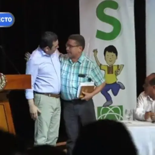 El gobernante defendió el Pacto Colectivo con el magisterio. 