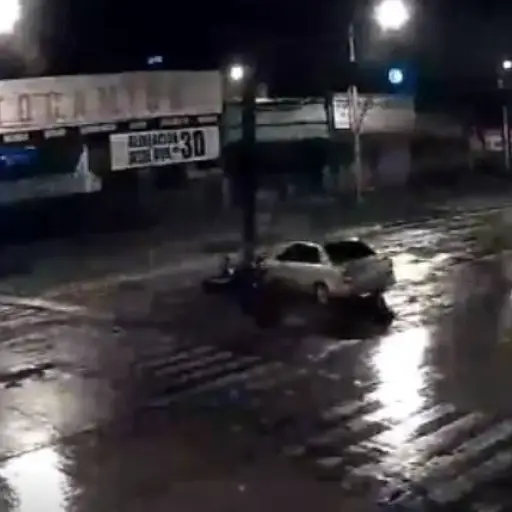 El piloto del carro iba sobre la vía exclusiva del Transmetro.