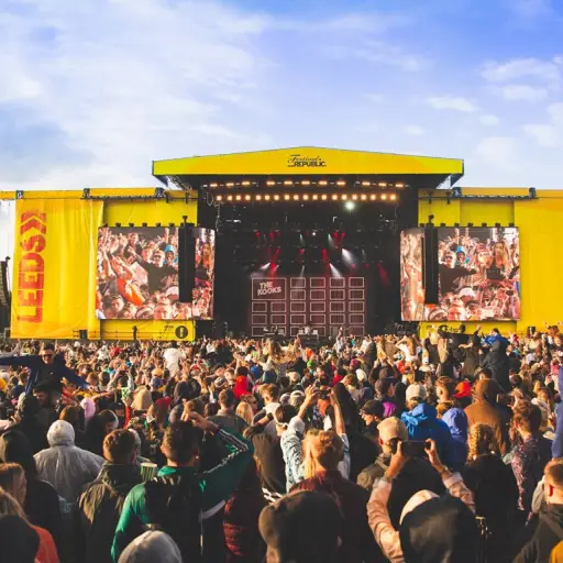 40083527_10155168584897255_4142172129342783488_o ,