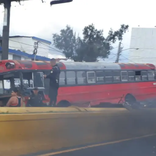aparatoso accidente bus Puente El Incienso Emisoras Unidas Guatemala ,