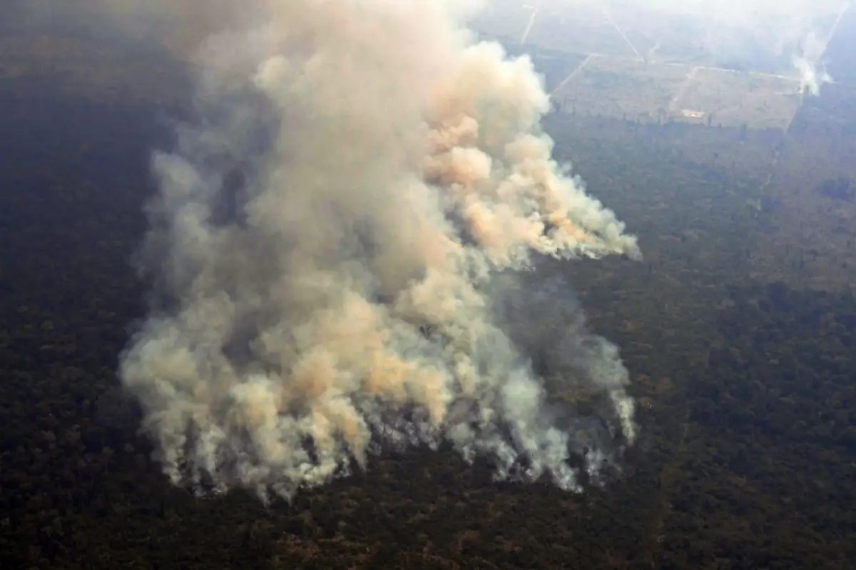 Aerial picture showing smoke from a two-kilometre-long stretch of fire billowing from the Amazon rainforest about 65 km from Porto Velho, in the state of Rondonia, in northern Brazil, on August 23, 2019. - Bolsonaro said Friday he is considering deploying