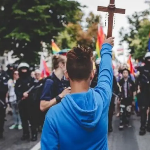 lgbt-polonia-cruz-marcha-orgullo ,