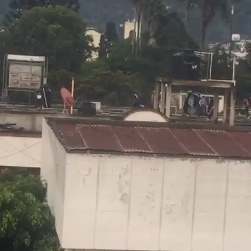 Se informó que algunos reos intentaron fugarse. 