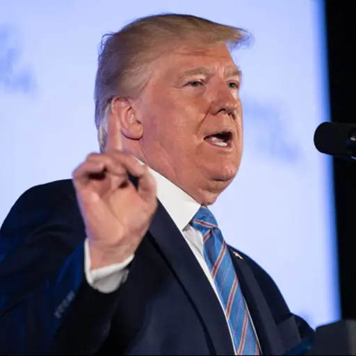 Donald Trump contempla 