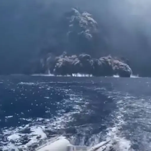 erupción volcan stromboli italia ,