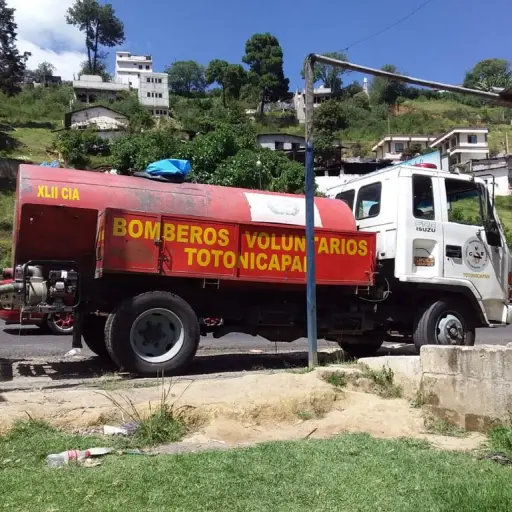 Bomberos Voluntarios atienen incendio en Totonicapan