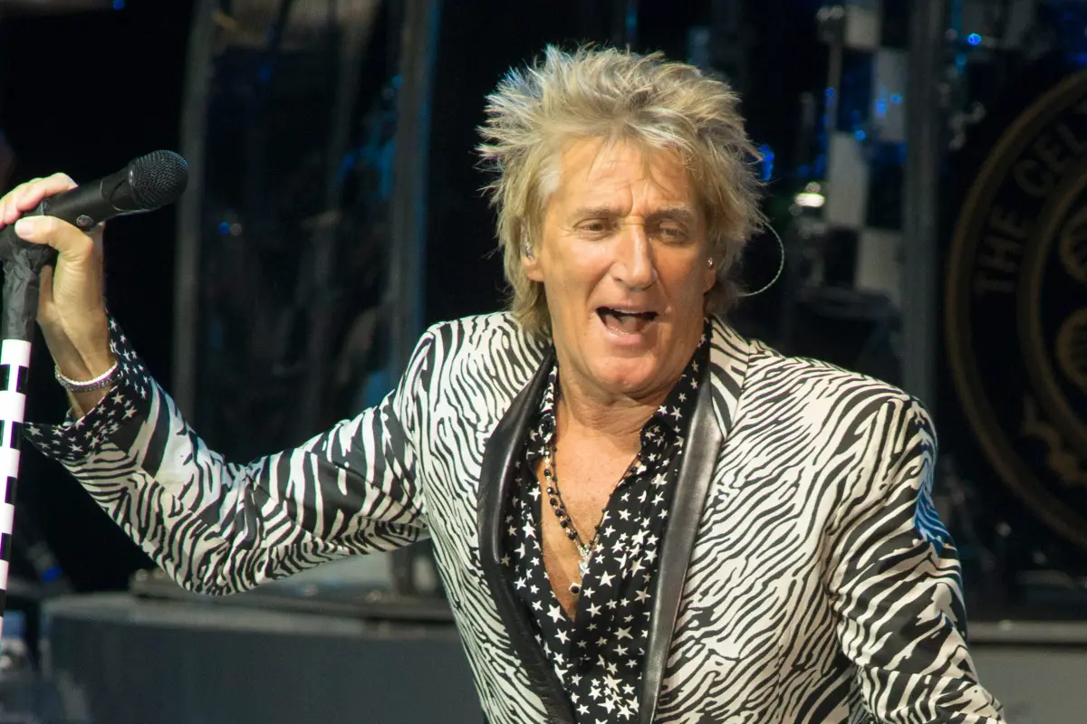 250a03bf-0b49-4a00-bc2a-f9bb56938a61-AP_Rod_Stewart_In_Concert_-_Camden_NJ, 