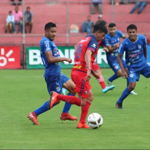 Alejandro Díaz durante el juego entre rojos y cobaneros. Foto: Mynor Sandoval