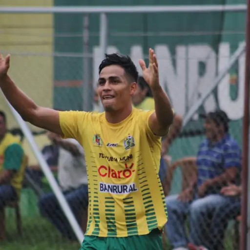 Martínez celebra después de un triunfo de Guastatoya. Foto: Emisoras Unidas