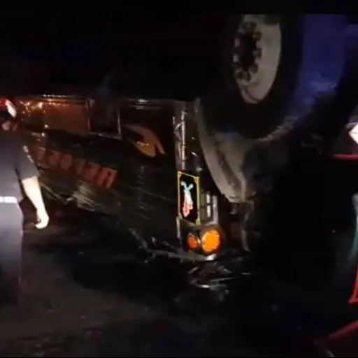 Los Bomberos Municipales Departamentales atendieron la emergencia.