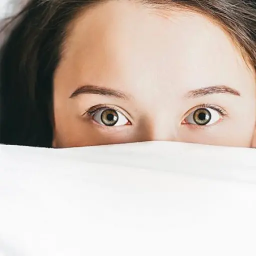 dormir-con-los-ojos-abiertos-1024x452 ,