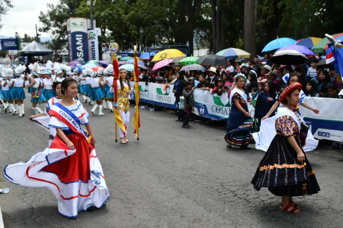 En los departamentos del país se celebró la Independencia. 