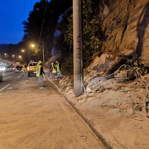 Columpio zona 15 derrumbe