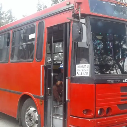 pasajero muere al caer de un bus en la roosevelt ,