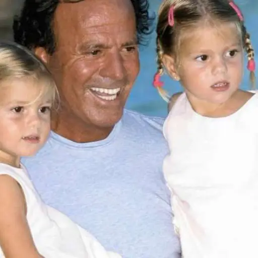 Julio Iglesias gemelas mellizas