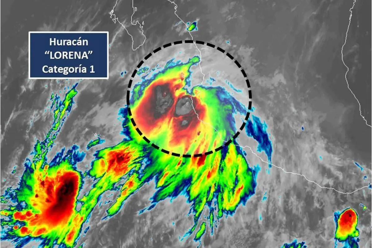 Huracán Lorena, de categoría 1, toca costa occidental de México