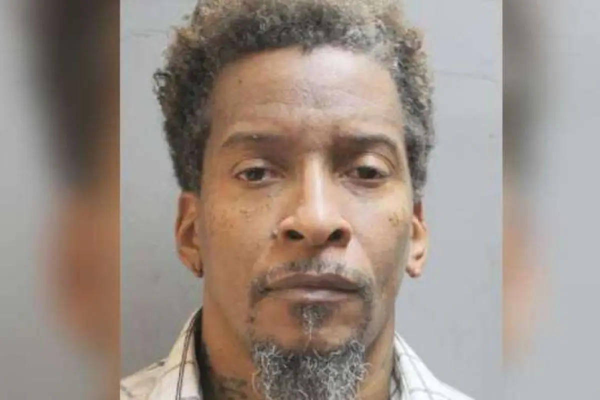 Esta persona ahora es buscada por las autoridades.