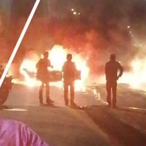 vehículo en llamas ,