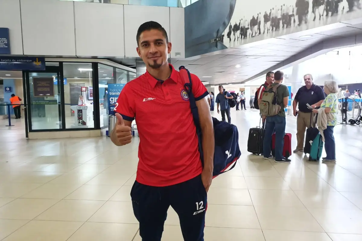Cristian Alvizures previo al viaje a Estados Unidos. Foto: Departamento de prensa Club Xelajú