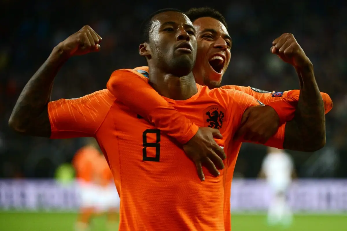 Wijnaldum festeja su gol frente a Holanda. Foto: AFP