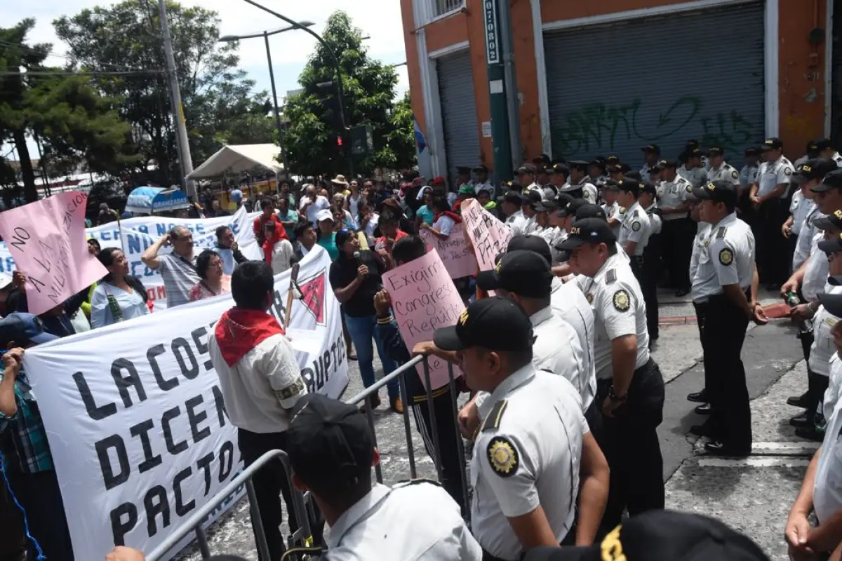 protesta Congreso Estado de Sitio Emisoras Unidas Guatemala, 