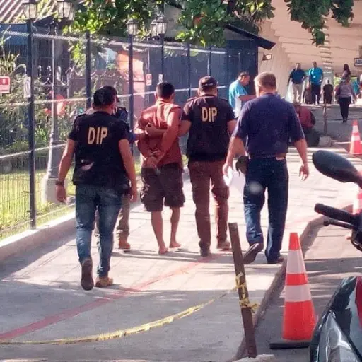 Pareja de salvadorenos capturados en Jutiapa