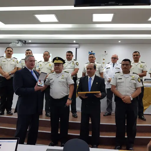 El funcionario recibió el reconocimiento de la cúpula de la PNC.