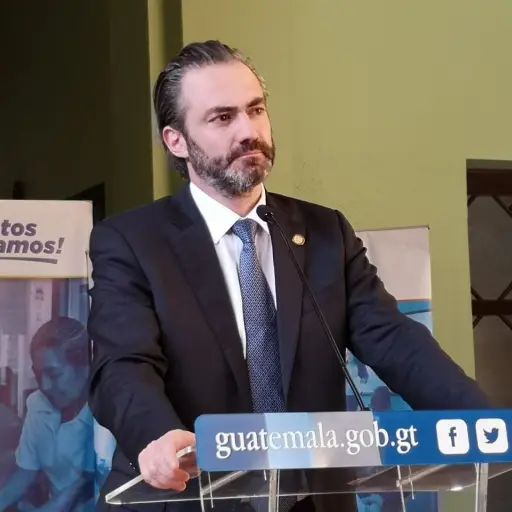 El funcionario es señalado de espionaje. 