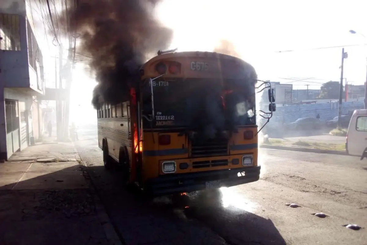 Incendio de bus escolar en Mixco