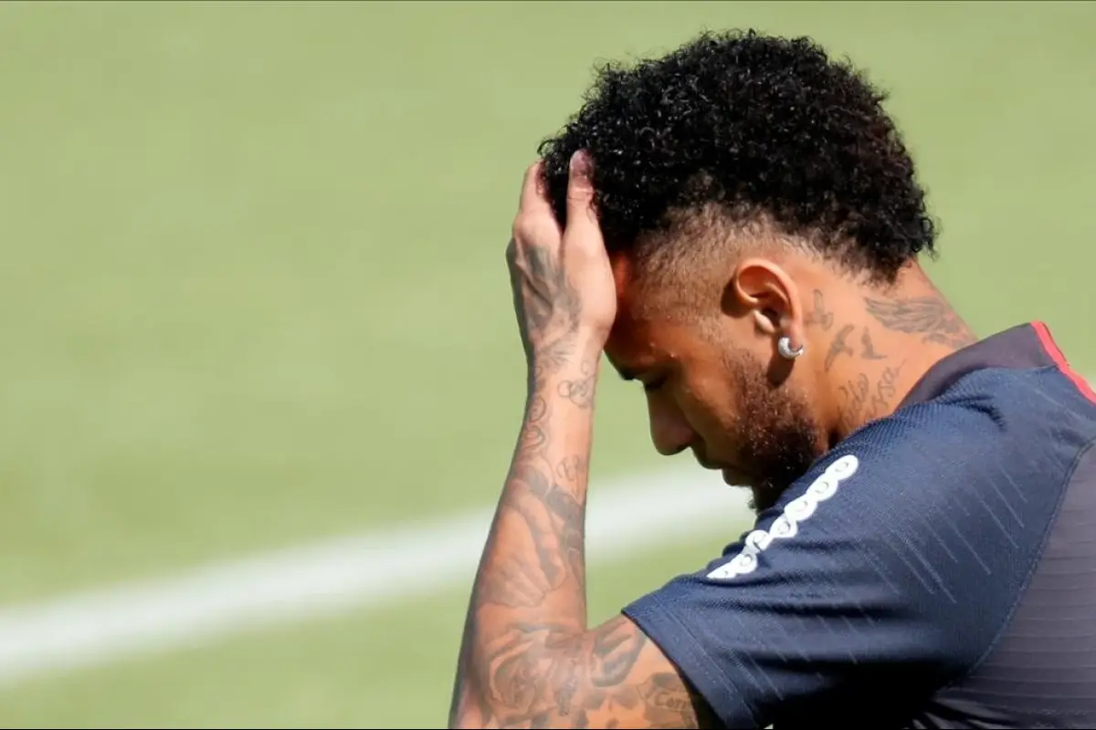 Neymar durante una práctica con el PSG. Foto: AFP