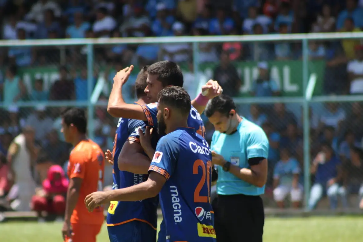 celebración de Othoniel Arce con los rojos ante sanarate, 