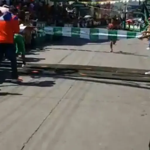 Los cuerpos de socorro lo auxiliaron pero no pudieron hacer nada por salvarle la vida.