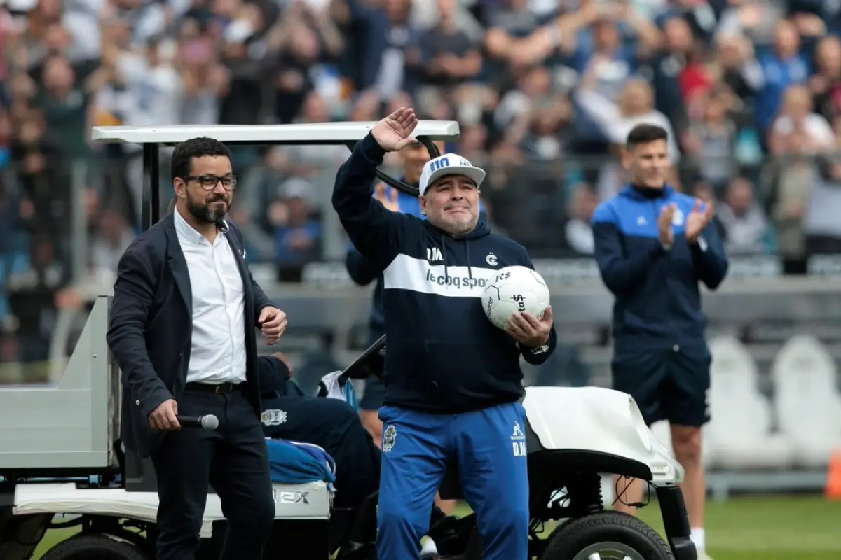 Diego Maradona primer entreno con Gimnasia, 