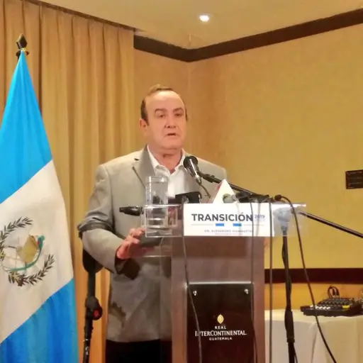 El presidente electo dio declaraciones a la prensa.