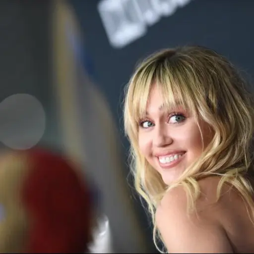 miley_cyrus_1000_0 ,