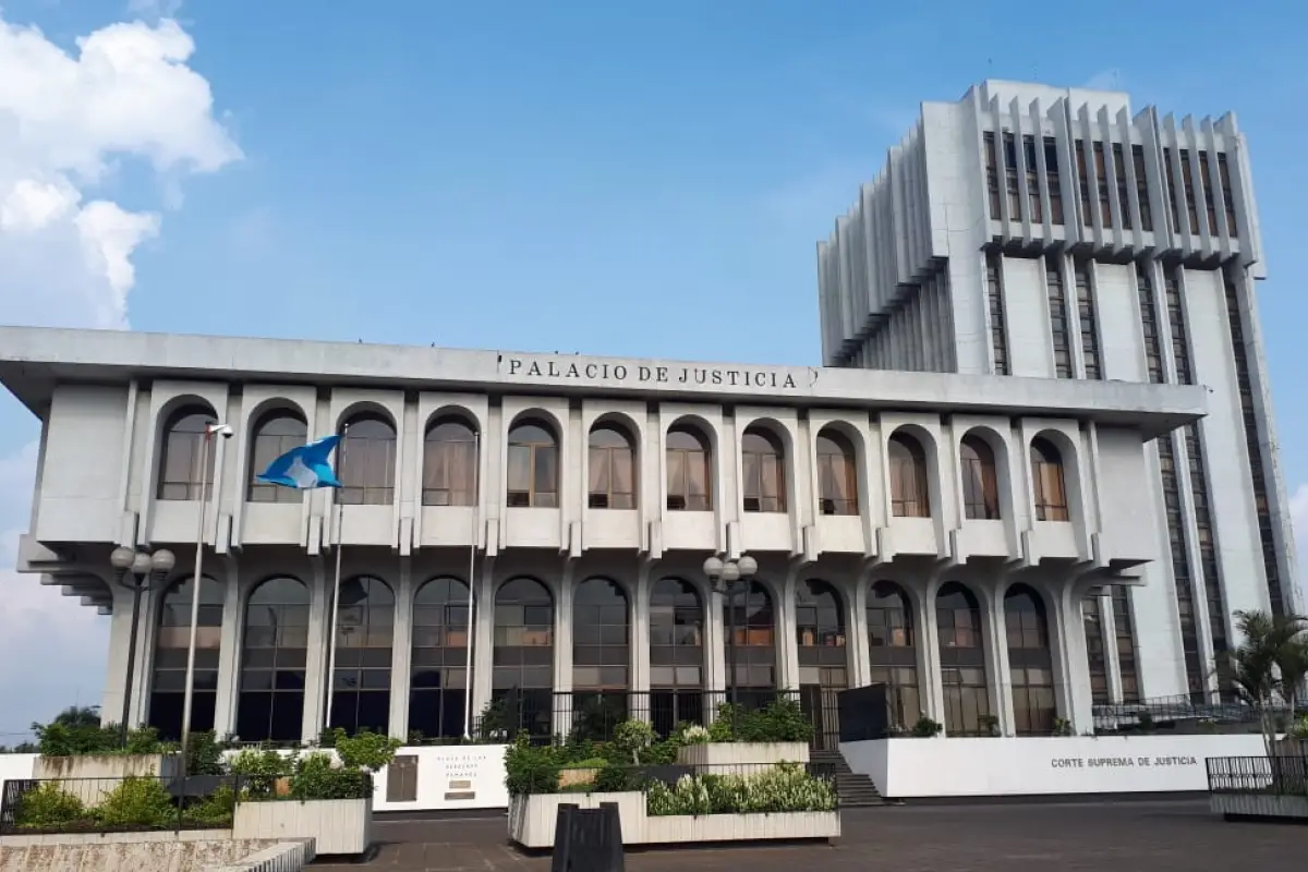 Corte Suprema de Justicia (CSJ) y Torre de Tribunales.