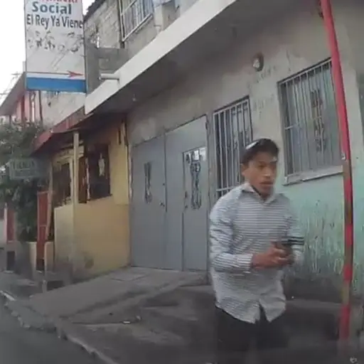 Hombre ataca a mujer en El Mesquital.