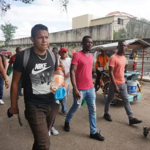 Migrantes varados en frontera sur de México anuncian marcha hacia la capital