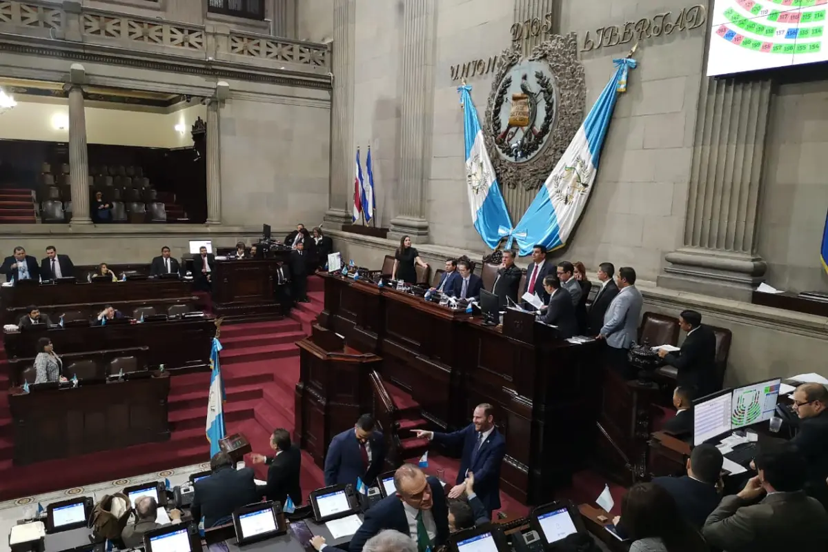 Dos diputados se opusieron a que se aprobara el primer debate. 