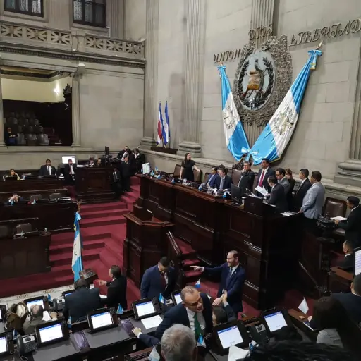 Dos diputados se opusieron a que se aprobara el primer debate. 