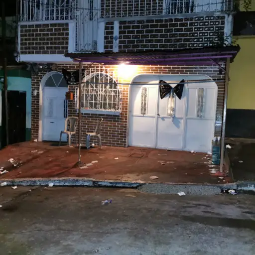 Pandillero irrumpe en velorio para asesinar a deudos.