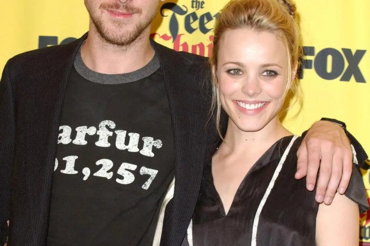 ryan-gosling-y-rachel-mcadams-en-un-evento-publicitario_3325a226_696x996, 